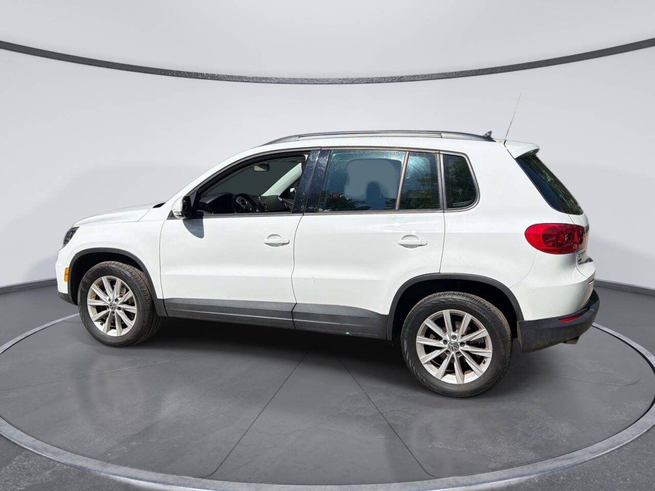 Used 2017 Volkswagen Tiguan S AWD/4WD image 4