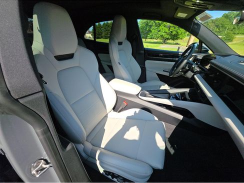 Used 2025 Porsche Macan 4 Electric AWD/4WD image 6