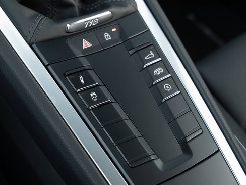 Used 2025 Porsche 718 Cayman image 29