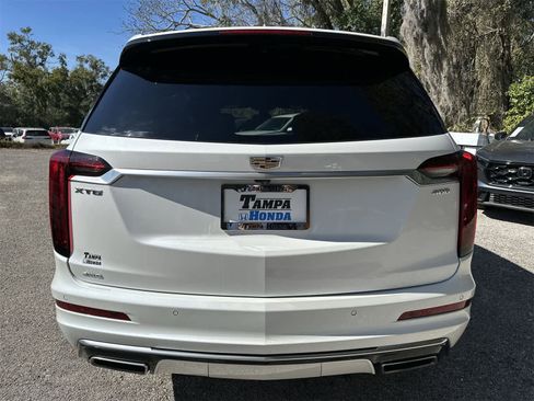 Used 2023 Cadillac XT6 Premium Luxury image 5
