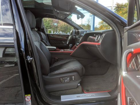 Used 2018 Bentley Bentayga Mulliner image 35