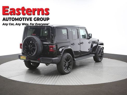 Used 2025 Jeep Wrangler Unlimited Sahara AWD/4WD image 40