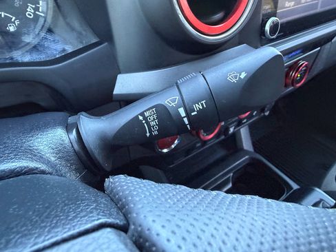 Used 2022 Toyota Tacoma TRD Off-Road image 22