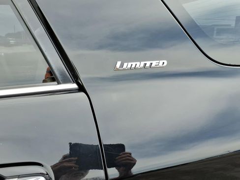 Used 2020 Toyota 4Runner Limited AWD/4WD image 8