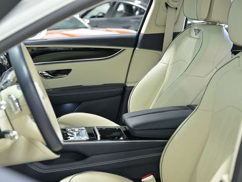 Used 2024 Bentley Flying Spur V8 AWD/4WD image 21