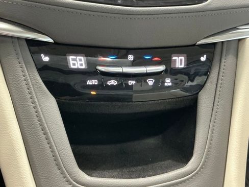Used 2017 Cadillac XT5 Luxury w/ Driver Awareness Package FWD image 10