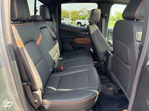 Used 2025 GMC Canyon AT4 w/ Technology Plus Package AWD/4WD image 37