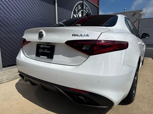 Used 2023 Alfa Romeo Giulia Veloce AWD/4WD image 7