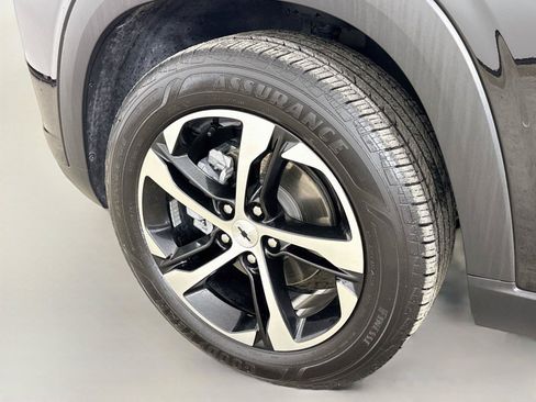 Used 2025 Chevrolet Trax RS w/ Driver Confidence Package FWD image 30