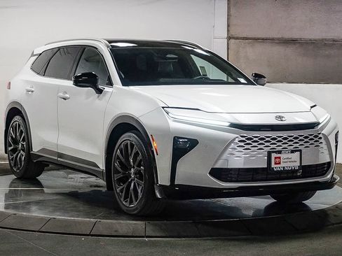 Certified 2025 Toyota Crown Signia w/ Advanced Technology Package image 3