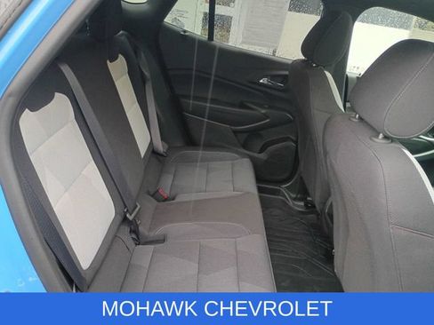Used 2024 Chevrolet Trax RS w/ Sunroof Package FWD image 27