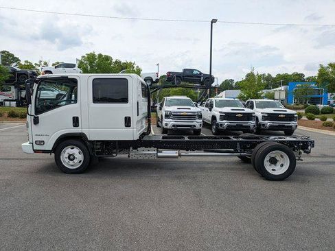 New 2025 Chevrolet Low Cab Forward image 9