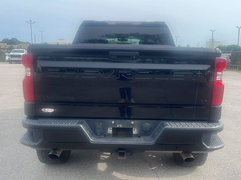 Used 2020 Chevrolet Silverado 1500 LT AWD/4WD image 5