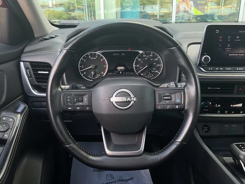 Used 2025 Nissan Rogue SV FWD image 30