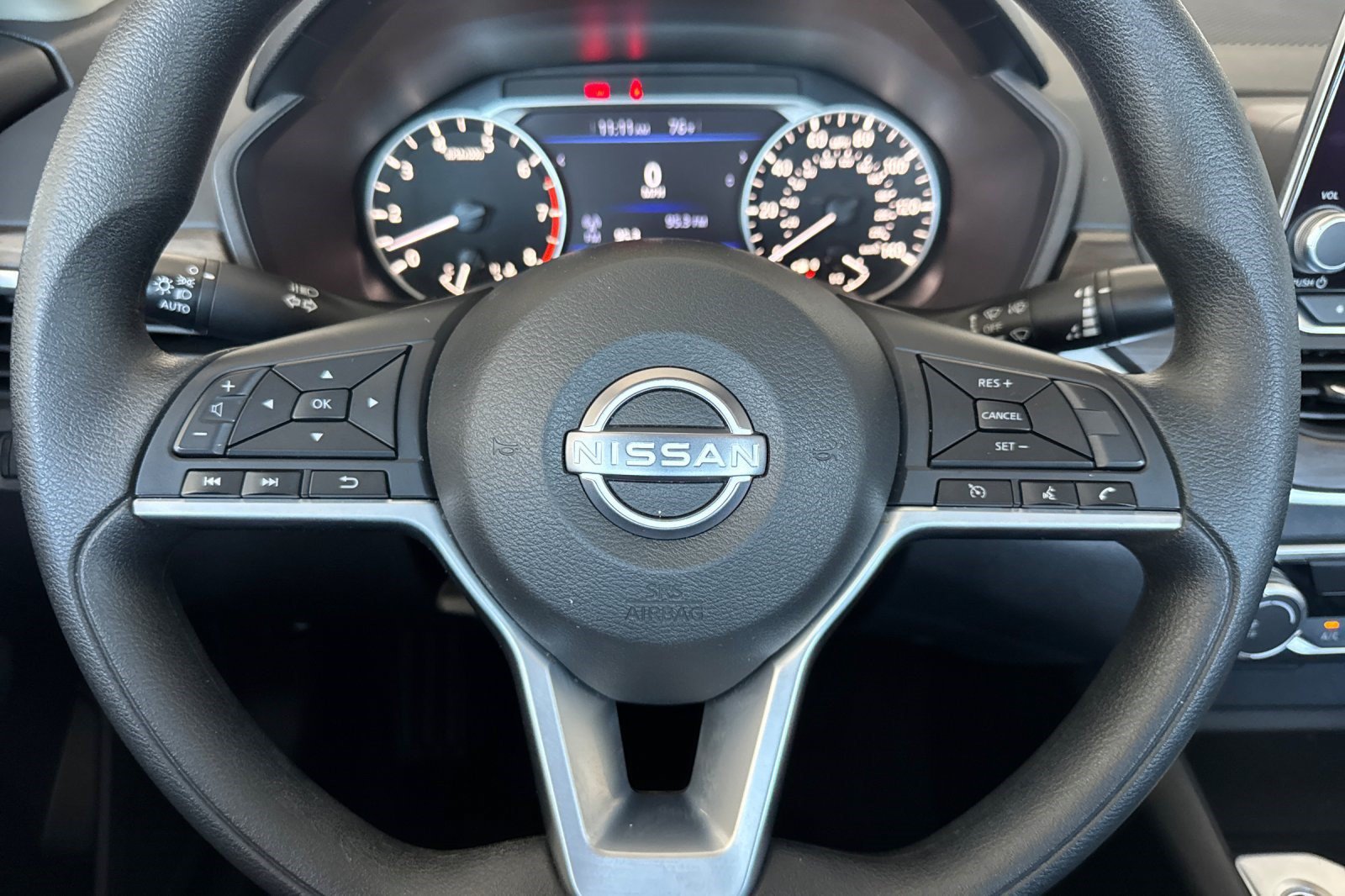 Used 2025 Nissan Altima 2.5 SV FWD image 11