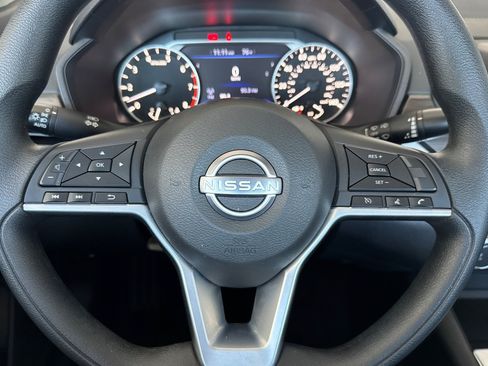 Used 2025 Nissan Altima 2.5 SV FWD image 11