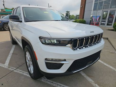 Used 2023 Jeep Grand Cherokee Limited AWD/4WD image 3