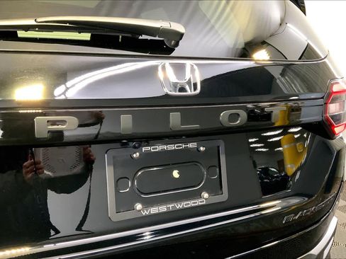 Used 2025 Honda Pilot Black Edition image 35