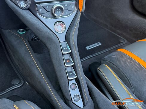 Used 2022 McLaren 720S Spider image 22