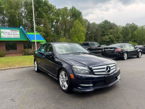 Used 2011 Mercedes-Benz C 300 4MATIC Sedan image 3