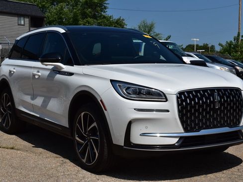 Used 2023 Lincoln Corsair Reserve w/ Equipment Group 201A AWD/4WD image 3