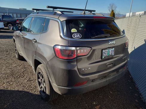 Used 2019 Jeep Compass Sport image 3