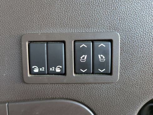 Used 2015 GMC Yukon Denali w/ Premium Package image 42