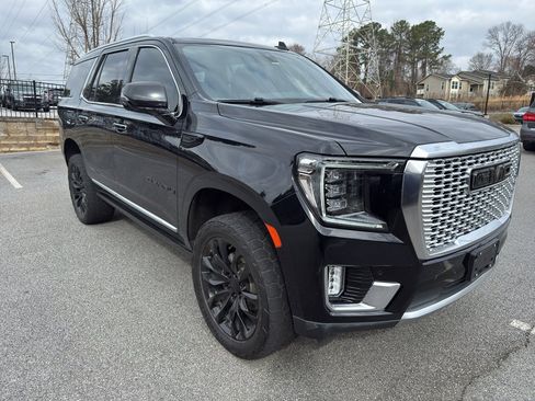 Used 2021 GMC Yukon Denali w/ Denali Premium Package image 3