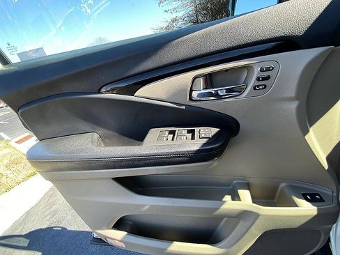 Used 2018 Honda Pilot Touring image 9