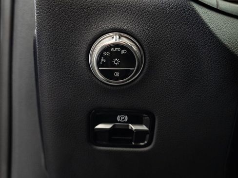 Certified 2025 Mercedes-Benz GLC 300 4MATIC image 41