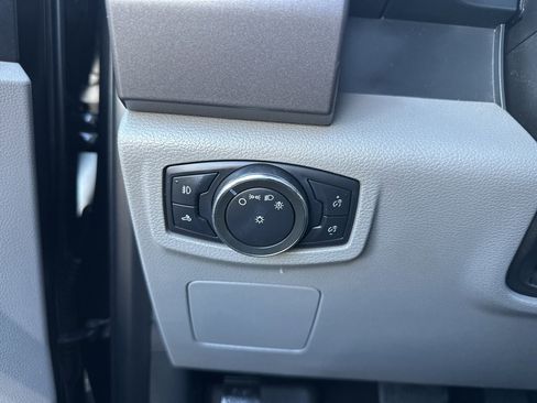 Used 2015 Ford F150 XLT image 12