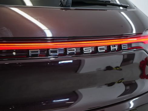 Certified 2024 Porsche Macan AWD/4WD image 12