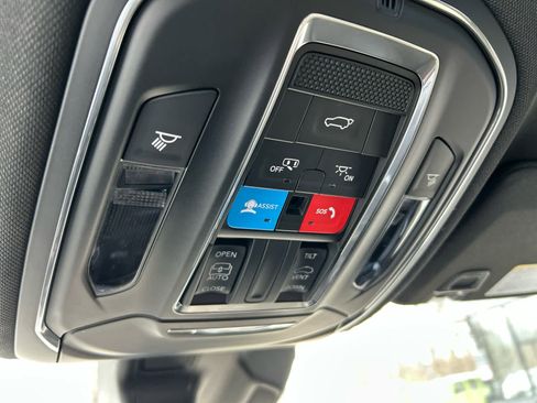 Used 2025 Jeep Grand Cherokee Altitude image 44