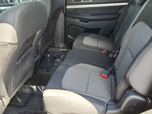 Used 2017 Ford Explorer XLT AWD/4WD image 9