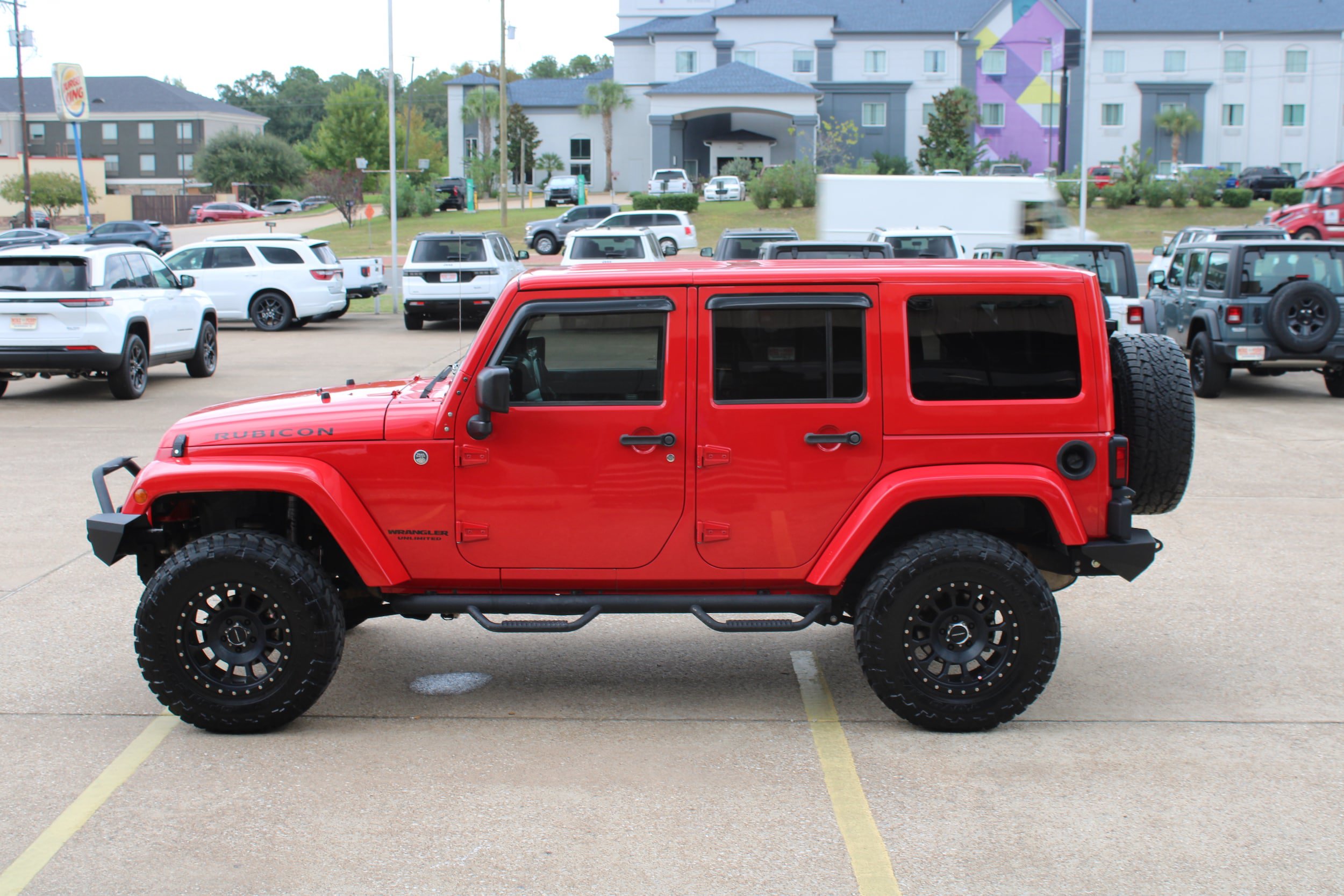 Used 2015 Jeep Wrangler Unlimited Rubicon w/ Connectivity Group AWD/4WD image 11
