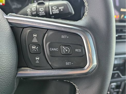 Used 2025 Jeep Wrangler Unlimited Sahara w/ Safety Group AWD/4WD image 15