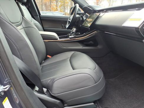 New 2025 Land Rover Range Rover Sport Dynamic SE image 3