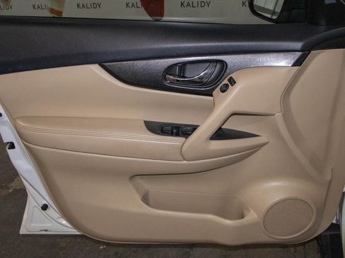 Used 2015 Nissan Rogue SL w/ SL Premium Package image 11