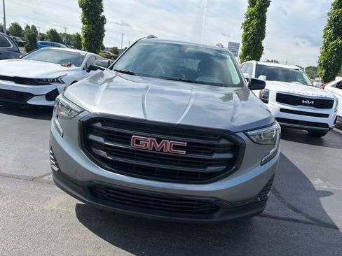 Used 2019 GMC Terrain SLE w/ Driver Convenience Package FWD image 2