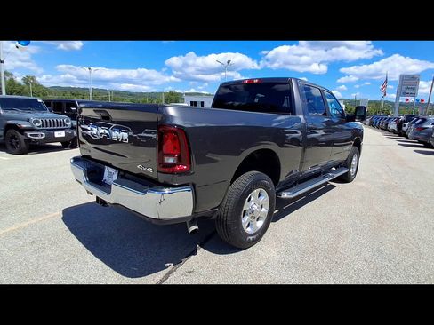 Used 2025 RAM 2500 Big Horn AWD/4WD image 8
