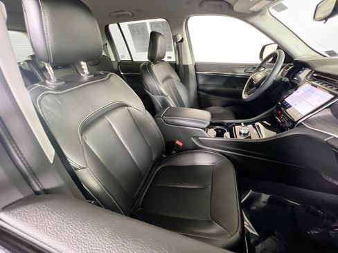 Used 2023 Jeep Grand Cherokee Limited AWD/4WD image 27