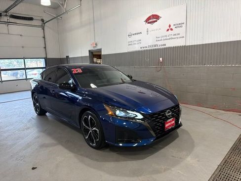 Certified 2023 Nissan Altima 2.5 SR w/ SR Premium Package FWD image 1