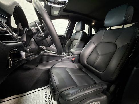 Certified 2025 Porsche Macan image 5