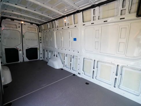 Used 2022 Mercedes-Benz Sprinter 2500 image 28