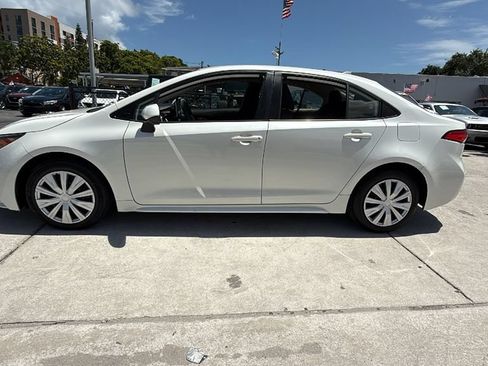 Used 2020 Toyota Corolla LE FWD image 11