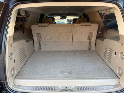 Used 2018 Chevrolet Suburban LT image 21