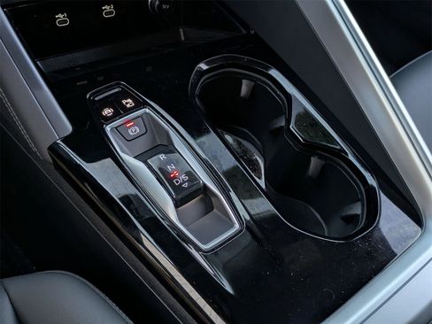 Used 2025 Audi Q5 Premium w/ Convenience Package image 14