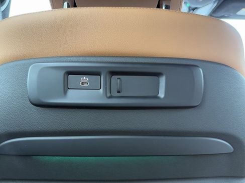 Used 2021 BMW X7 M50i image 37