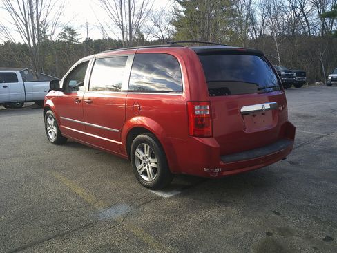 Used 2010 Dodge Grand Caravan SXT FWD image 6