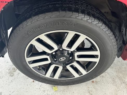 Used 2018 Toyota 4Runner Limited AWD/4WD image 10